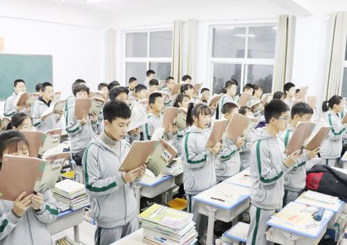 学生课后服务收费3300引争议,家长很贪心,教育局的回复大快人心